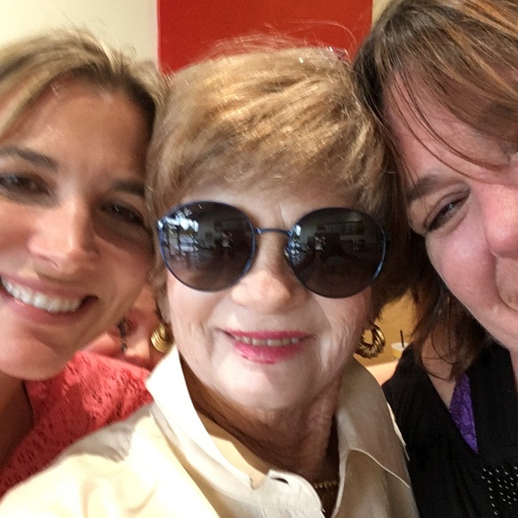 Meet your Posher, Joyce❤❤❤ - Picture 3 of 3